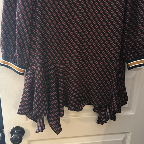 Super cute BCBGMAXAZRIA dress. Perfect for fall! - Picture 4 of 4